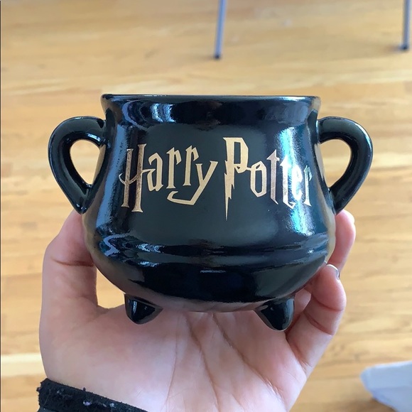 Charmed Aroma Harry Potter Cauldron Candle - Picture 3 of 3